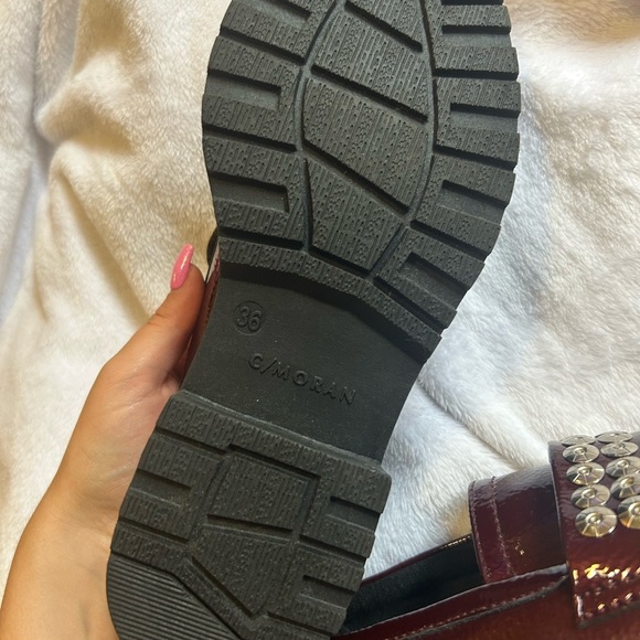 90’s Elegant Burgundy Platform Loafers with stud Detail - Picture 3 of 5